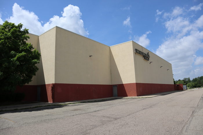 Regal UA Commerce Township - June 16 2022 Photo (newer photo)